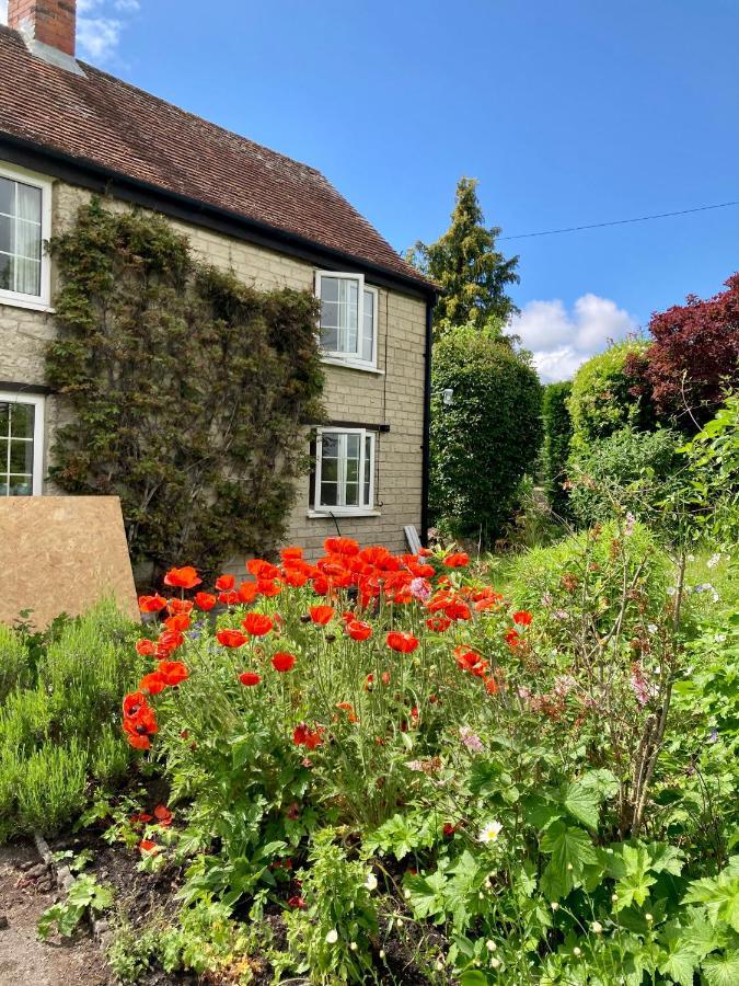 Charming Modernized Country Cottage Near Mere, Wiltshire Мир Экстерьер фото